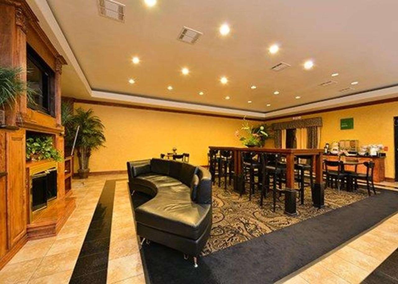 Comfort Suites Bay City Exterior foto